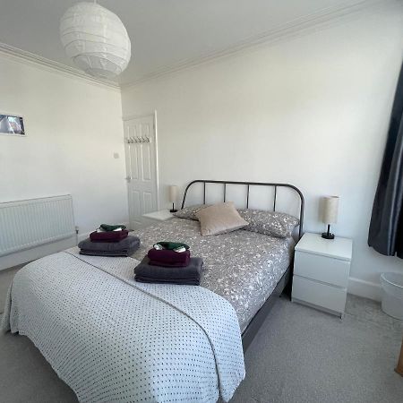 Double Bedroom With Tv In Sudbury Hill Wembley - 10 Mins From Wembley Stadium Harrow on the Hill ภายนอก รูปภาพ