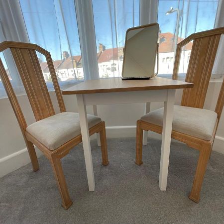 Double Bedroom With Tv In Sudbury Hill Wembley - 10 Mins From Wembley Stadium Harrow on the Hill ภายนอก รูปภาพ