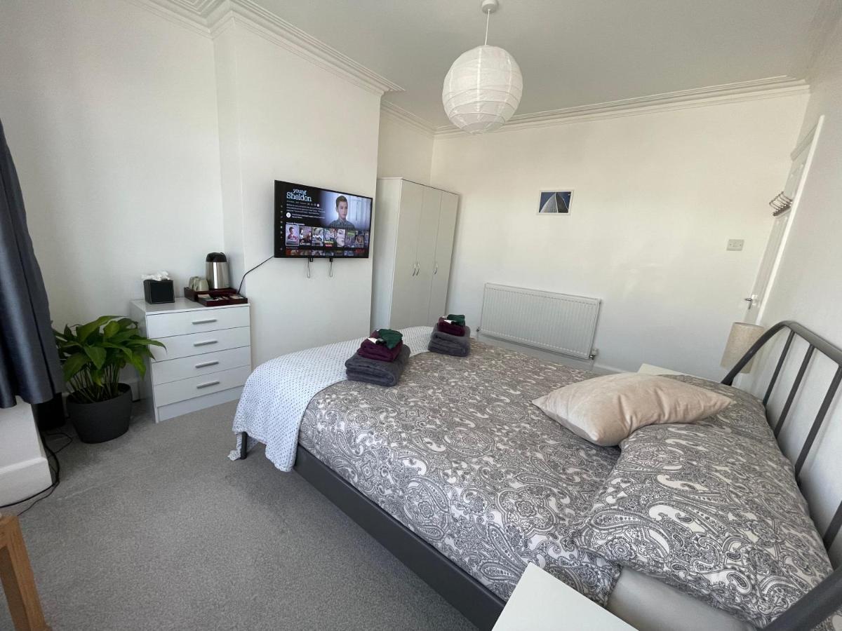 Double Bedroom With Tv In Sudbury Hill Wembley - 10 Mins From Wembley Stadium Harrow on the Hill ภายนอก รูปภาพ